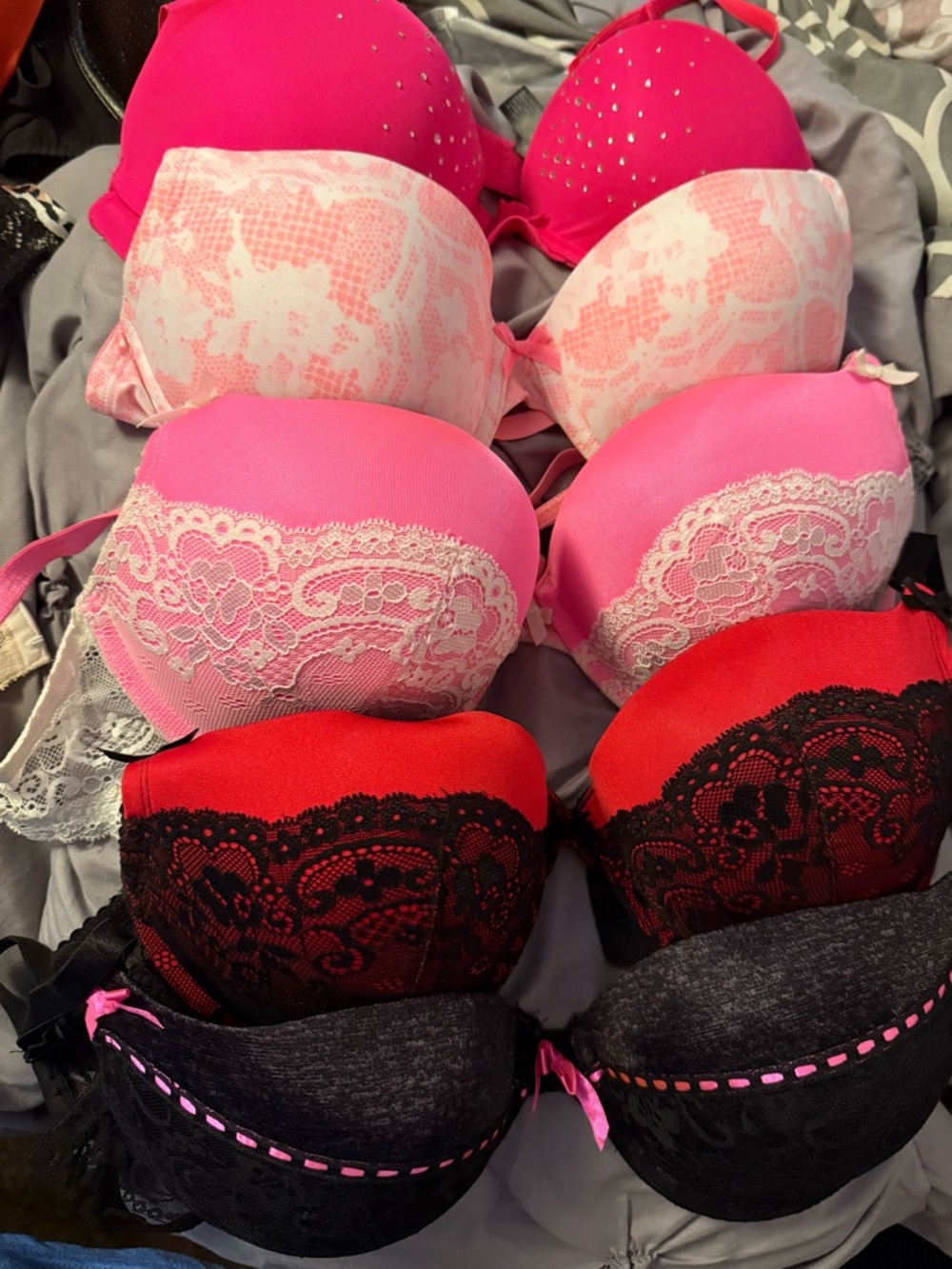 Smart & Sexy 4 38 C Bras and 1 38 B Smart & Sexy Bra